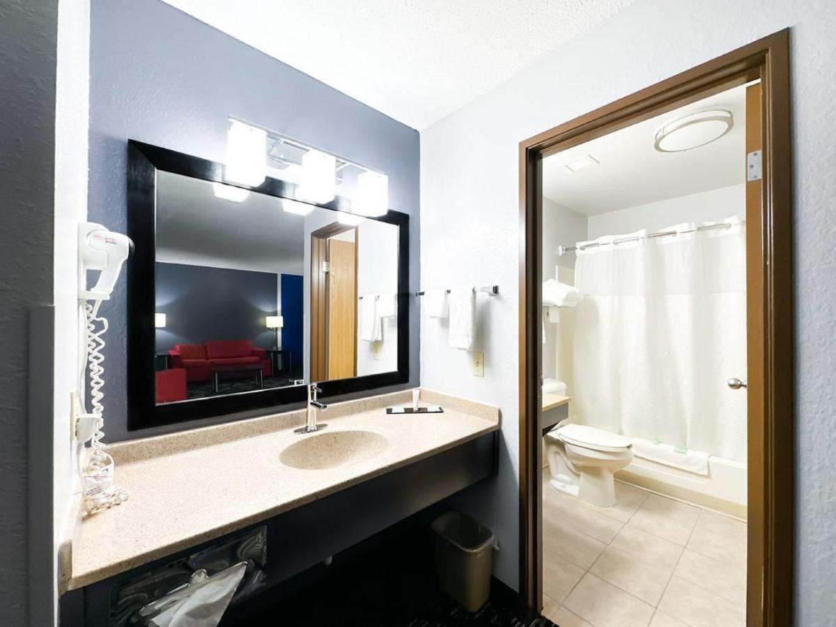 Blaine Town Inn & Suites Екстериор снимка
