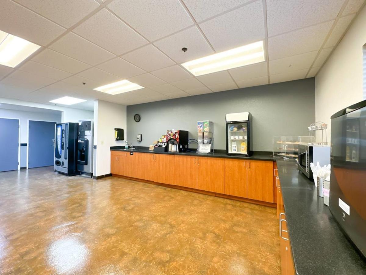 Blaine Town Inn & Suites Екстериор снимка
